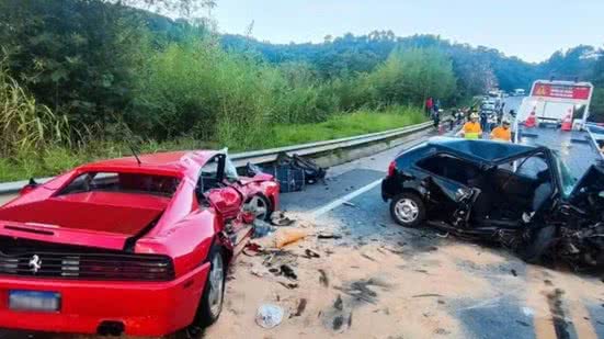 Ferrari bate de frente com Gol em rodovia de SP/ Foto: Reprodução/Redes sociais