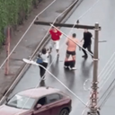 A confusão começou após um Honda HR-V colidir com um Fiat Siena. - Imagem: Reprodução Redes Sociais