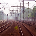 Não há quaisquer indicações de ser uma linha de trens com acesso permitido a passageiros. - Pixabay