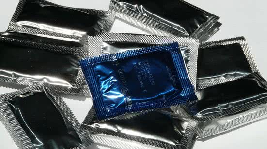 Sua transmissão ocorre principalmente através do contato sexual sem proteção. - Foto: Pixabay