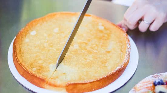 Esse bolo é extremamente leve e saboroso, perfeito para o café. - (Reprodução: Pexels)