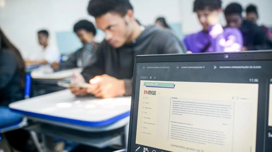 Estudantes têm acesso a questões que exigem respostas objetivas ou dissertativas. - Foto: Marco Ankosqui/Governo de São Paulo
