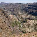 A fenda existe devido a um processo geológico que acontece no interior da Terra há milhões de anos. - Foto:  Nina R from Africa via Wiki Commons