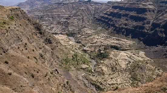 A fenda existe devido a um processo geológico que acontece no interior da Terra há milhões de anos. - Foto:  Nina R from Africa via Wiki Commons