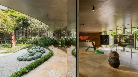 A obra foi um presente do arquiteto no início dos anos 1960 ao amigo Milton Mitidieri. - Imagem: Reprodução Instagram/Casa Niemeyer