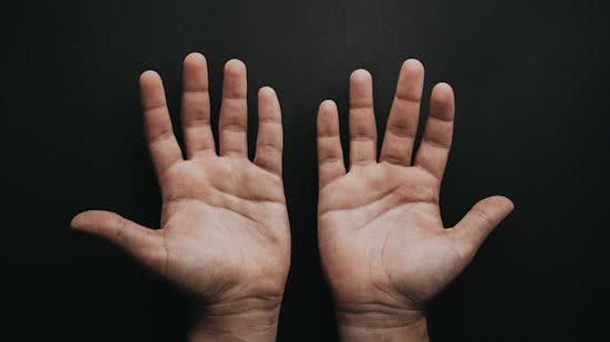 Um vídeo viralizou ao compartilhar uma dica de um teste caseiro para identificar aneurismas. - Foto: Unsplash