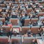 Alunos proprietários de carros de luxo ou filhos de empresários e servidores públicos recebem o benefício. - Foto: Unsplash