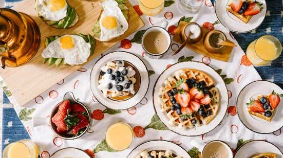 O consumo em massa de comidas ricas em açúcares pode causar vários danos. - Foto: Unsplash