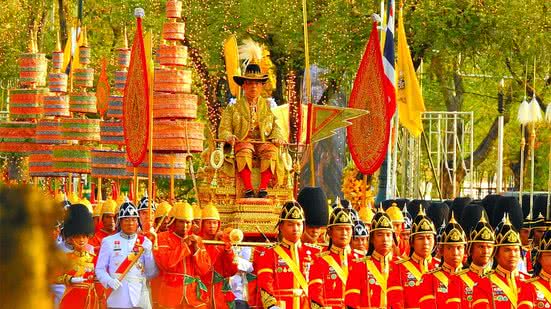 Maha Vajiralongkorn é um dos principais agentes econômicos de seu país. - Foto: Por Tris_T7 via Wiki Commons