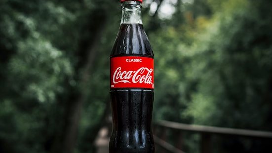 A Coca-Cola não divulgou como será realizado o ajuste da receita do refrigerante. - Foto: Unsplash