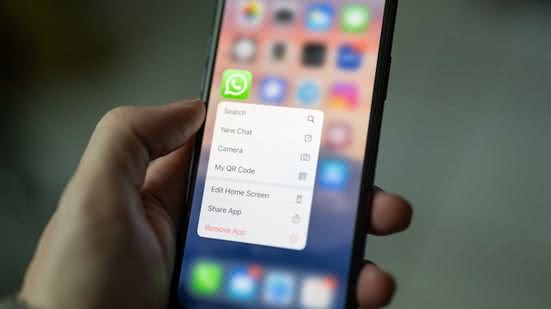Quem possui celulares com sistema iOS podem receber atualizações mais cedo. - Foto: Unsplash