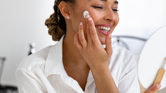 Imagem 7 dicas para usar o creme Nivea azul e economizar em séruns caríssimos
