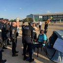 O ministro também proibiu a instalação de novos acampamentos num raio de 1 km da Praça dos Três Poderes. - Foto: Reprodução X/ @midialibre