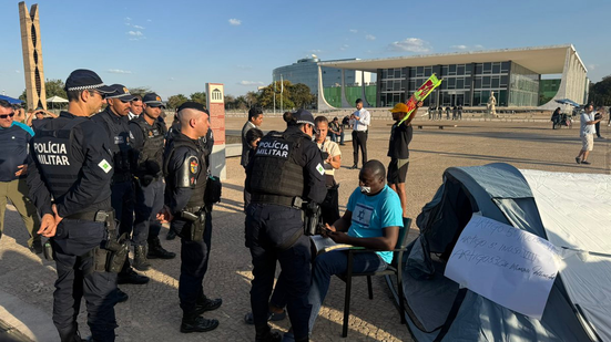O ministro também proibiu a instalação de novos acampamentos num raio de 1 km da Praça dos Três Poderes. - Foto: Reprodução X/ @midialibre