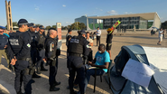 O ministro também proibiu a instalação de novos acampamentos num raio de 1 km da Praça dos Três Poderes. - Foto: Reprodução X/ @midialibre