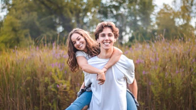 Relacionamentos não monogâmicos também podem ser o reflexo da necessidade de nomear novas formas de amar. - Foto: Unsplash