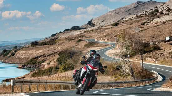 A Ducati Multistrada V4S oferece boa dirigibilidade nas estradas mais acidentadas. - Foto: Divulgação Ducati