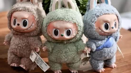 A primeira identificação de um boneco falso está no preço. - Foto: KUA CHEE SIONG / reprodução internet/Reprodução