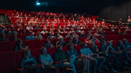 Essa é uma campanha criada e executada pela Federação Nacional das Empresas Exibidoras Cinematográficas. - Foto: Unsplash