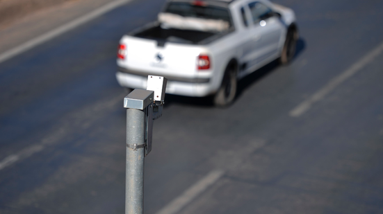 Os novos radares estão distribuídos em cinco rodovias estaduais, com limites de velocidade definidos de acordo com as características de cada trecho / Foto: Wikimedia Commons - Foto: Wikimedia Commons