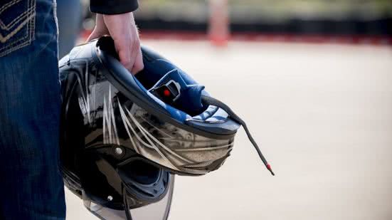 Ipem\u002DSP orienta motociclistas sobre compra e uso correto de capacetes