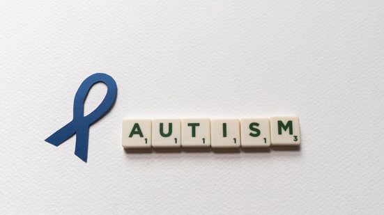 Autismo nível 1 ainda é invisível para grande parte da sociedade e dificulta acesso à inclusão, alerta psicóloga