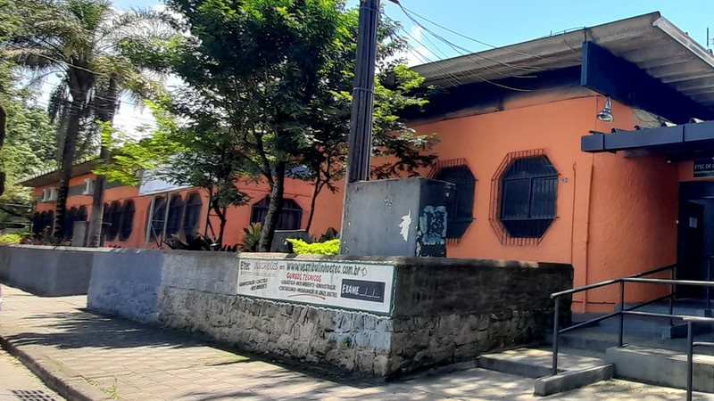 O docente foi afastado cargo até a conclusão da apuração - Divulgação