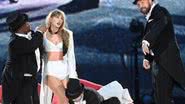 Taylor Swift e Travis Kelce no show da cantora durante a The Eras Tour