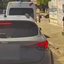 Suspeito se aproximava do carro durante o trânsito - Reprodução/vídeo