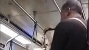 Saxofonista em apresentação durante metrô - Foto: Reprodução