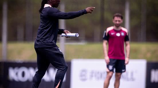 Seedorf em sua primeira atividade como técnico do Corinthians - Foto: Rodrigo Coca/Agência Corinthians