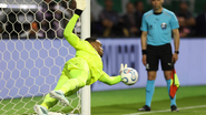 Carlos Miguel em defesa de pênalti durante a semifinal - Foto: Cesar Greco/Palmeiras/by Canon