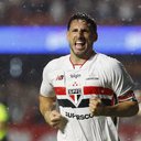 Calleri comemorando um dos seus gols frente ao Vitória - Foto: Rubens Chiri/São Paulo FC