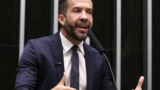 André Janones se recupera bem na UTI de SP após passar mal e deve receber alta em breve