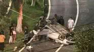Motorista capota carro após perder o controle e bater em duas árvores - Foto: Reprodução/Vídeo
