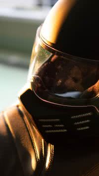 Saiba como usar o capacete de moto corretamente e evitar multas