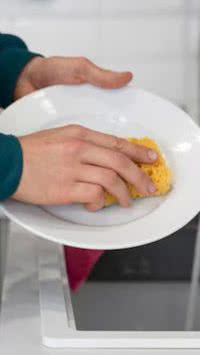 Saiba quando é a hora de trocar a bucha de lavar louça
