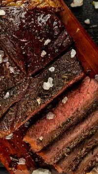 Descubra o truque do sal grosso que melhora o seu churrasco