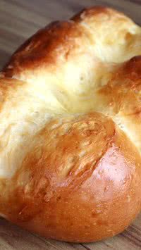 Pão sovado fofinho para o café da manhã de Dia das Mães