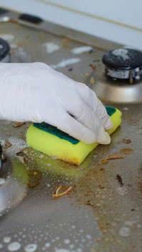 Tire toda a gordura do fogão em 15 minutos com um único ingrediente