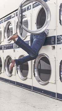 Afinal, temos que lavar roupas novas antes de usá-las?