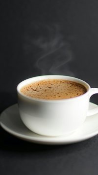 Café quente demais pode esconder um risco à saúde