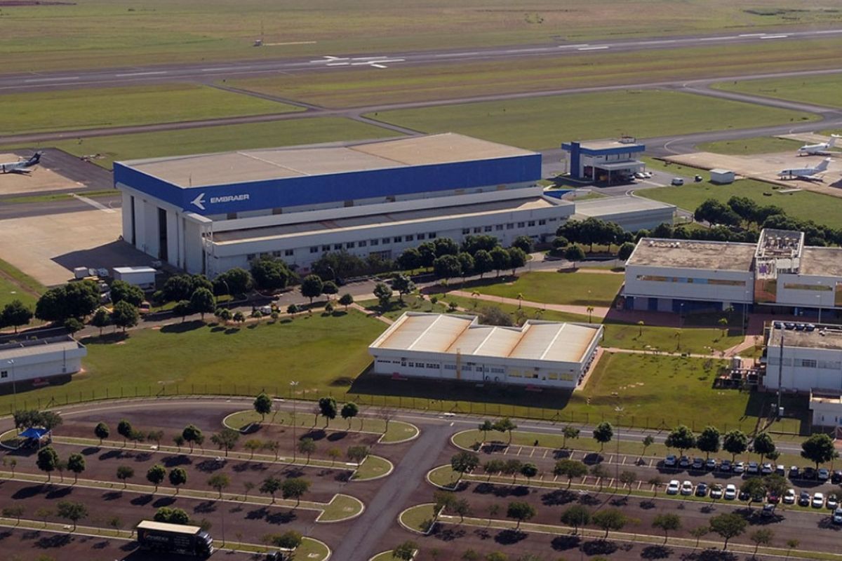 Embraer em Gavião Peixoto (SP)