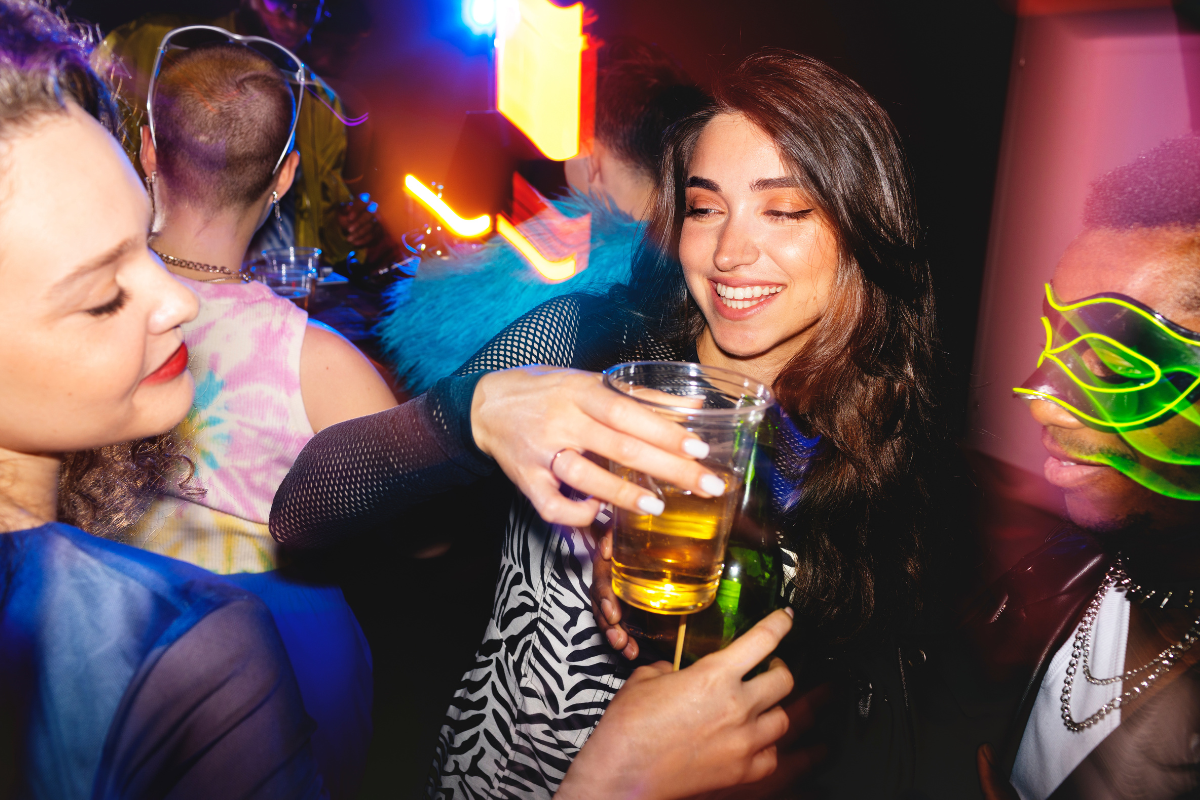 Festa com bebidas alcoólicas