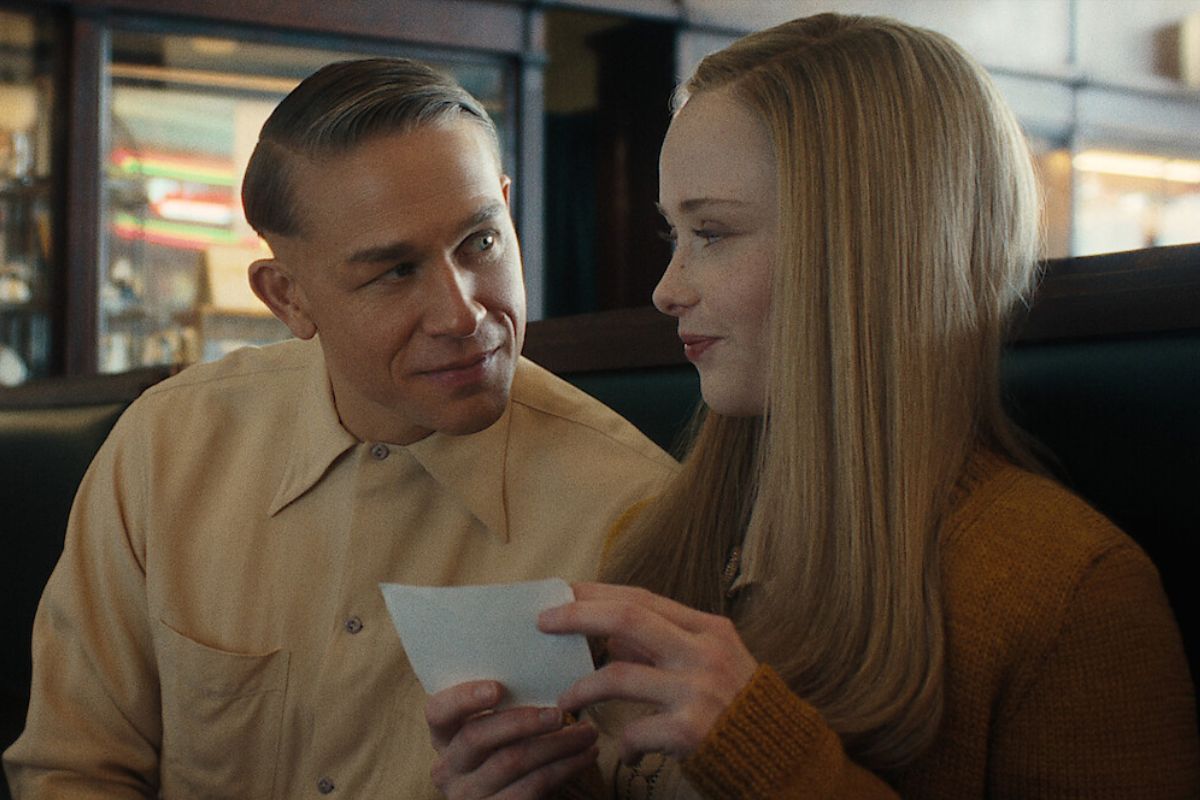 Ed Gein (Charlie Hunnam) e Adeline Watkins (Suzanna Son)