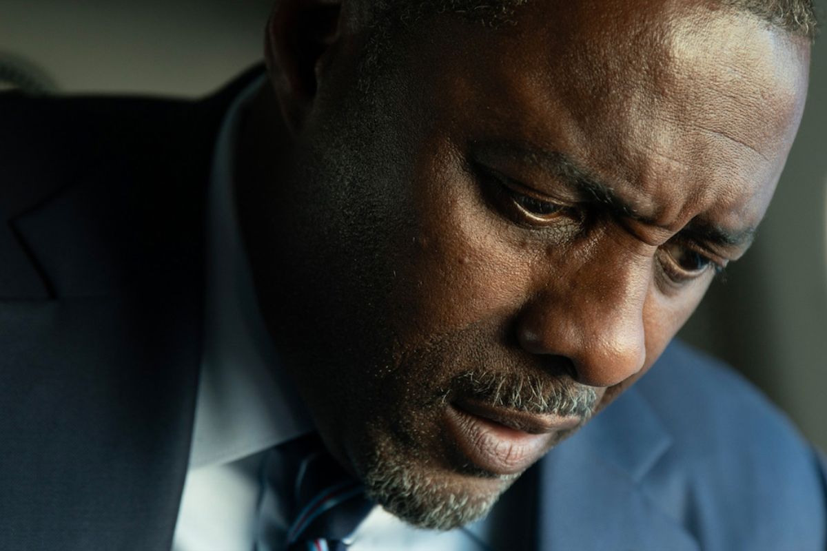 Idris Elba interpreta o Presidente dos Estados Unidos (POTUS) em "Casa de Dinamite". Foto: Divulgação/Netflix.