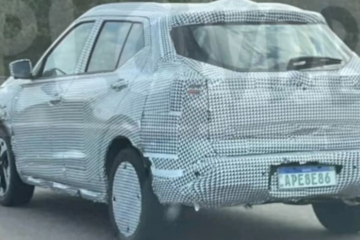 Imagem do possível Nissan Kait em teste na cidade de Paranaguá (PR). Foto: Reprodução/Instagram @placaverde.