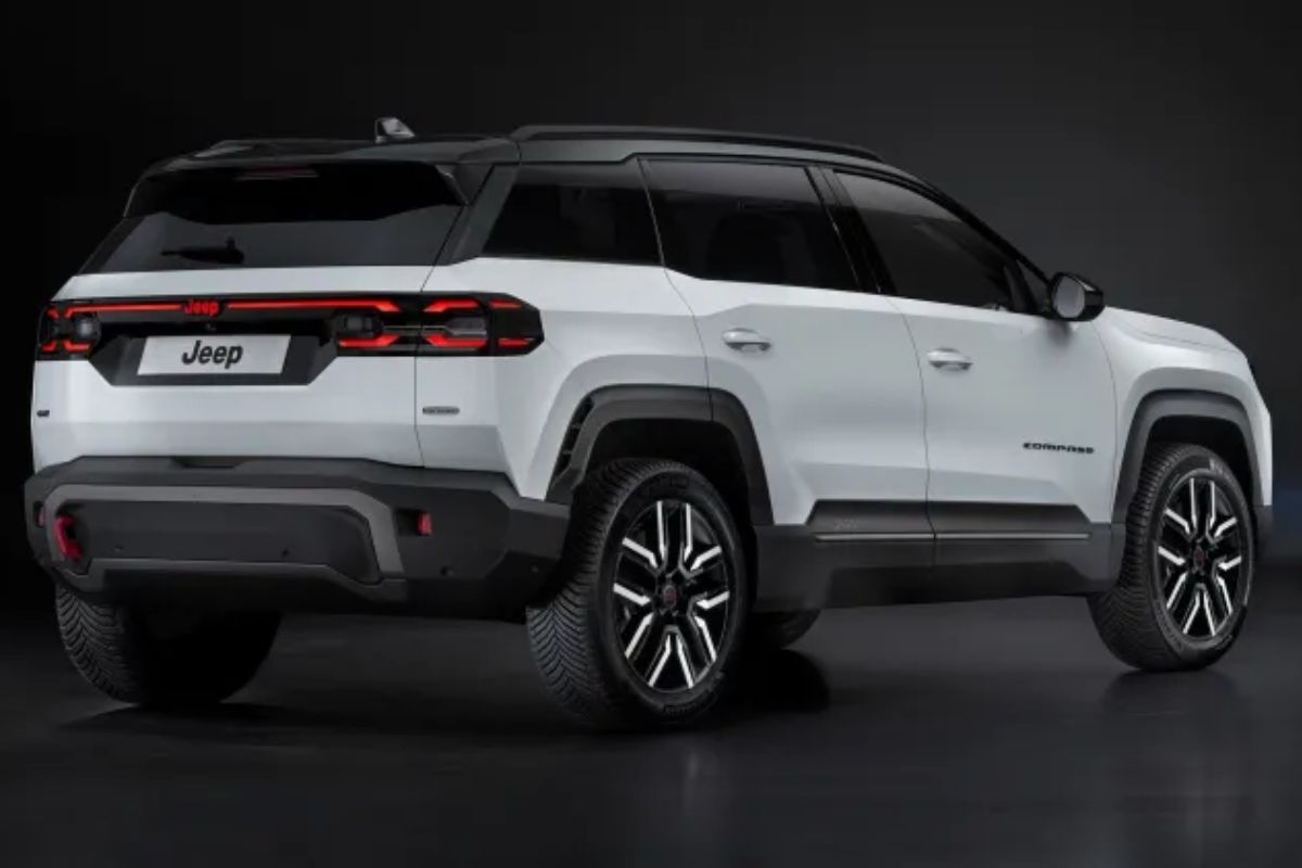 O novo Jeep Compass tem estética mais moderna e "eletrificada". Foto: Divulgação/Jeep.