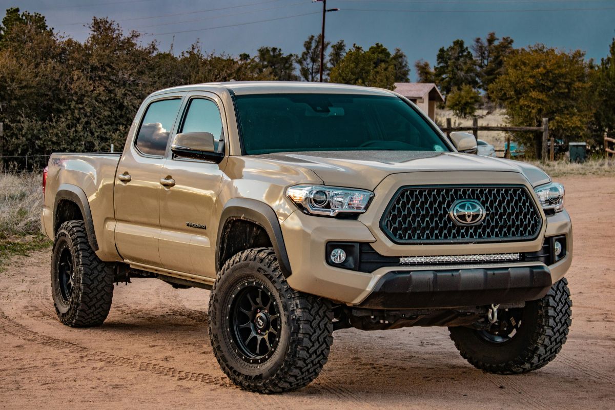 A montadora japonesa Toyota foi eleita como a marca de automóveis mais valiosa do mundo pela consultoria Interbrand. Foto: Reprodução/Unsplash.
