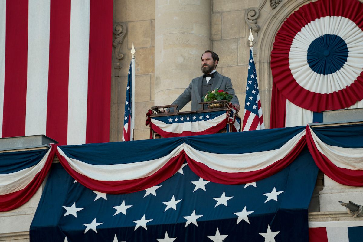Michael Shannon é James A. Garfield, o 20o presidente dos EUA. Foto: Divulgação/Netflix.
